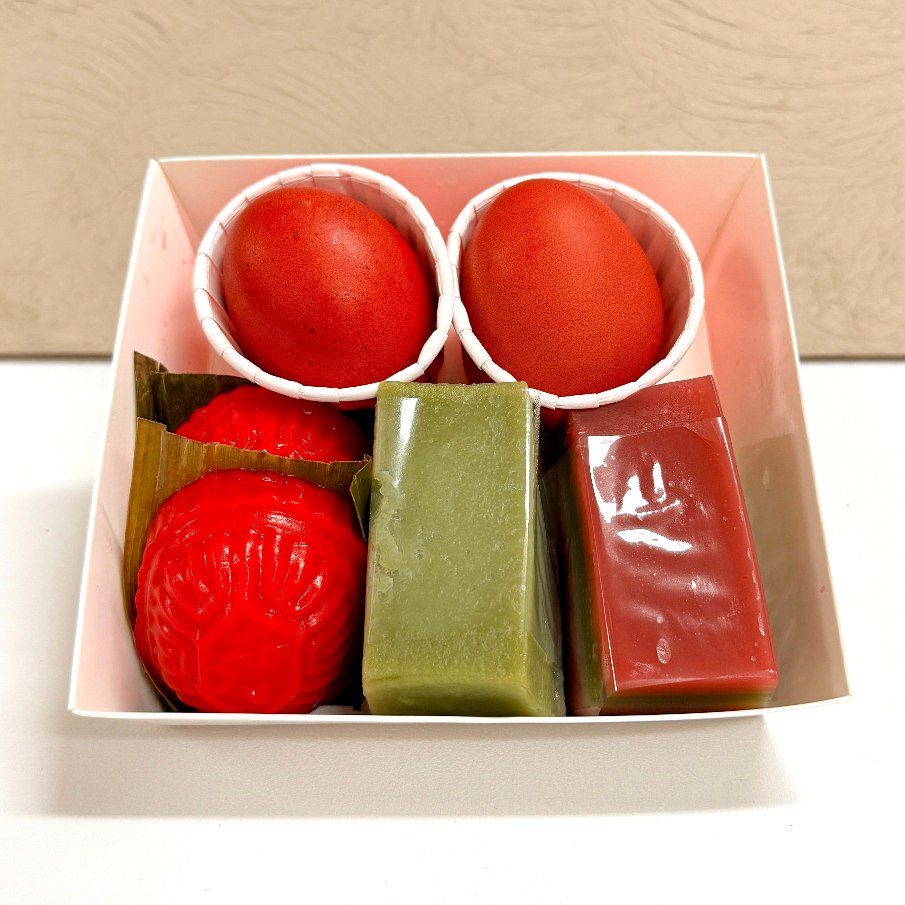 Petite Manyue Box (4 pcs of kueh)